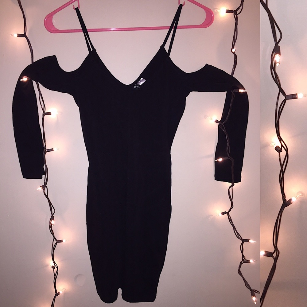 H&M: Body Con Long Sleeve Cut-Out Shoulder Dress